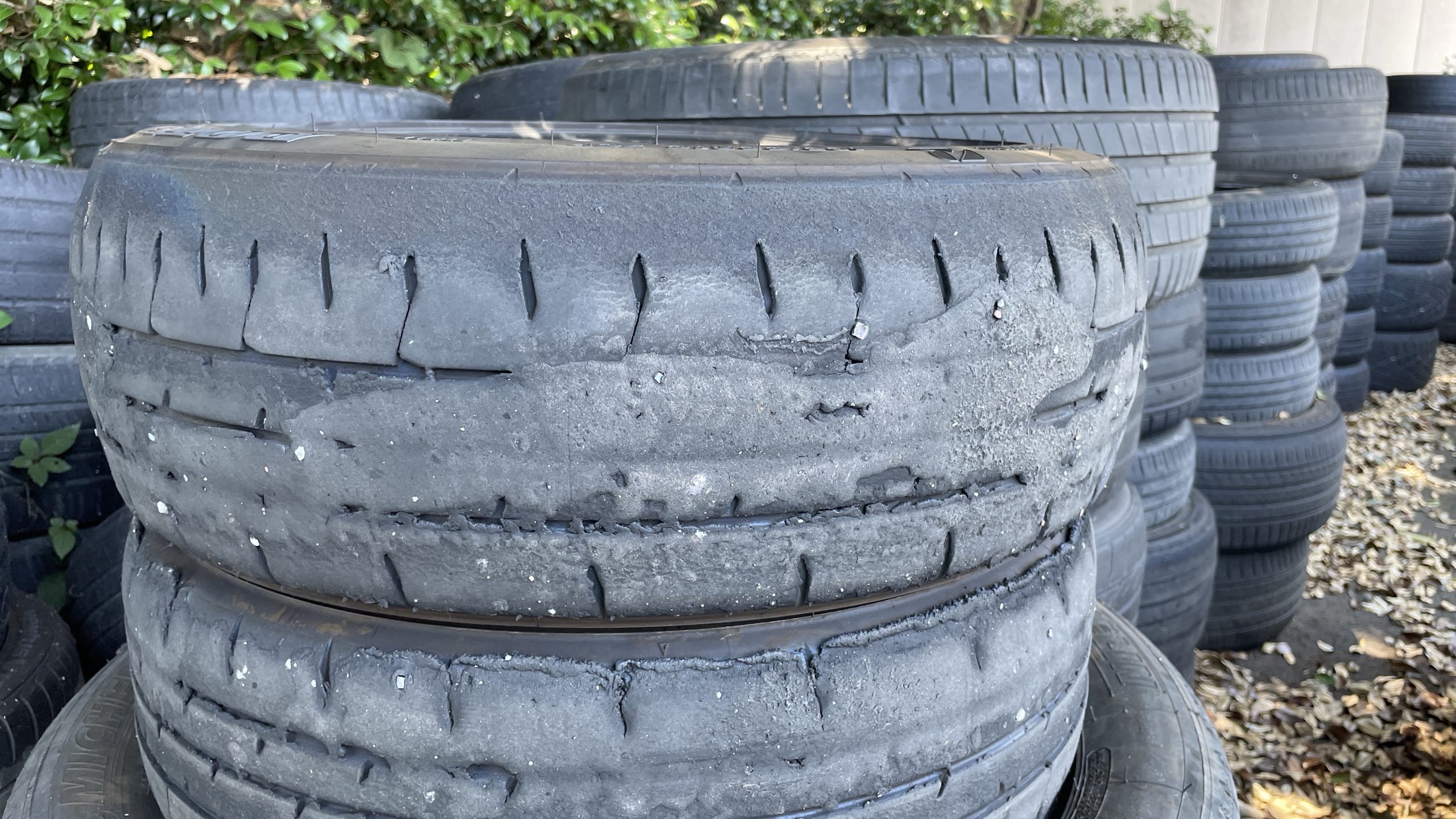 フェルスタッペンのタイヤカス Blitz Technospeed Z1 Reproduction Center Caps *Black/Gold* – GET Japan